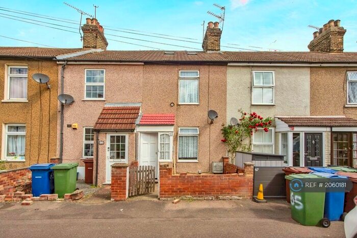 4 Bedroom Terraced House To Rent In Bedford Road, Grays, RM17