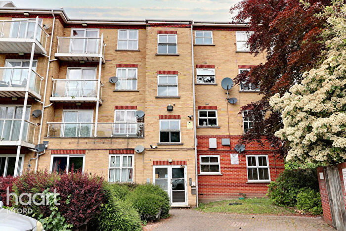 1 Bedroom Apartment For Sale In Albert Road, Ilford, IG1