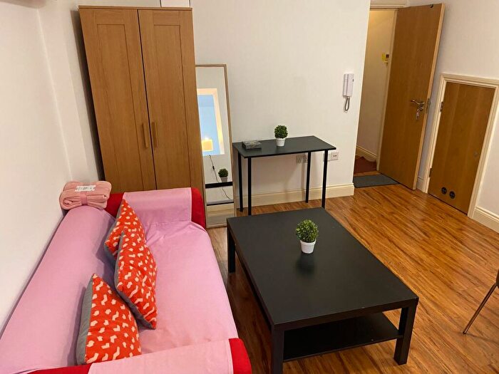 1 Bedroom Flat To Rent In Manningtree Street, London, E1