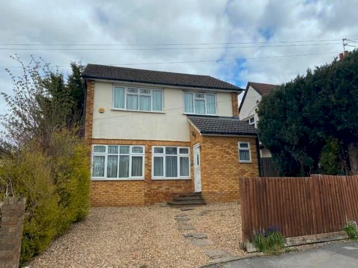 3 Bedroom Detached House To Rent In High Wycombe, Buckinghamshire, HP13