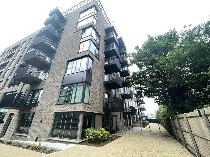 1 Bedroom Flat To Rent In Southmere House, Highland Street, London, E15