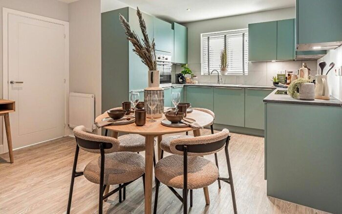 4 Bedroom Semi Detached House For Sale In Ashby Road, Daventry, NN11