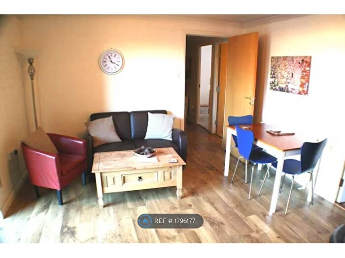 2 Bedroom Flat To Rent In Piershill Terrace, Edinburgh, EH8