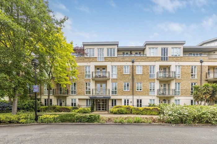 2 Bedroom Flat To Rent In Melliss Avenue, Kew, Richmond, TW9