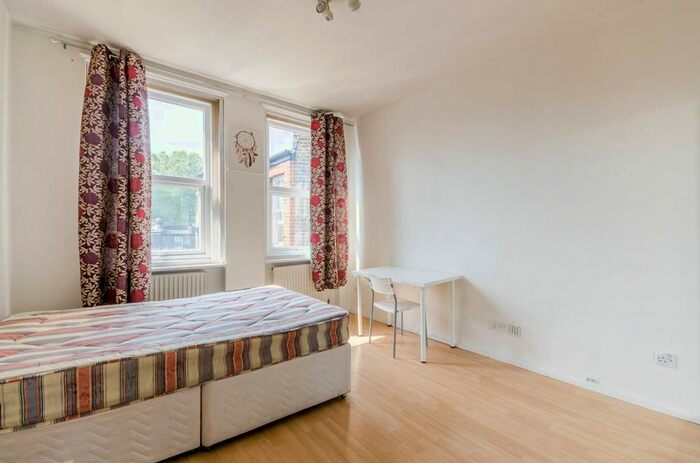 2 Bedroom Flat To Rent In Talgarth Road, Barons Court, London, W14