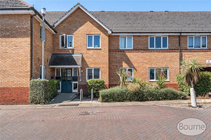 2 Bedroom Apartment For Sale In Woodlands Close, Guildford, Surrey, GU1