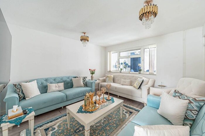 2 Bedroom End Terrace House For Sale In Robb Road, Stanmore, HA7