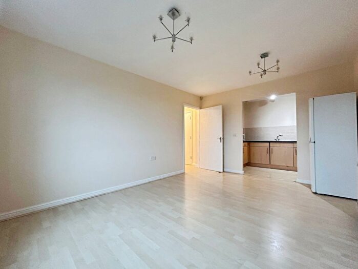 2 Bedroom Flat To Rent In Holyhead Mews, Cippenham, SL1