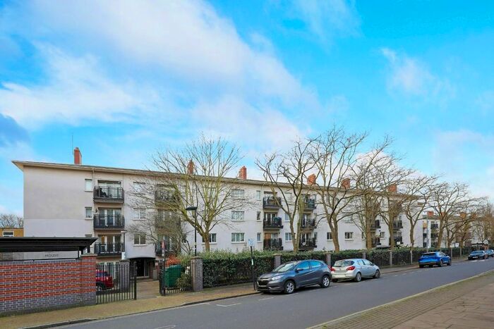 3 Bedroom Flat For Sale In Denmark Road, London, SE5
