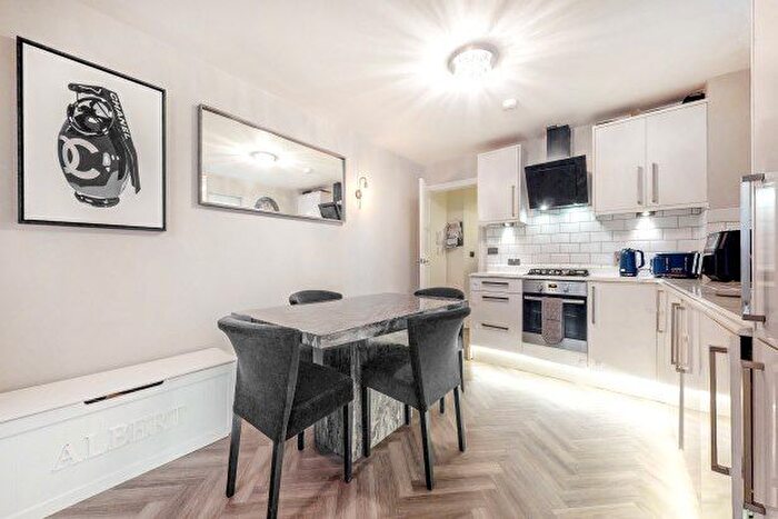 2 Bedroom Flat To Rent In Elm Terrace, London, SE9