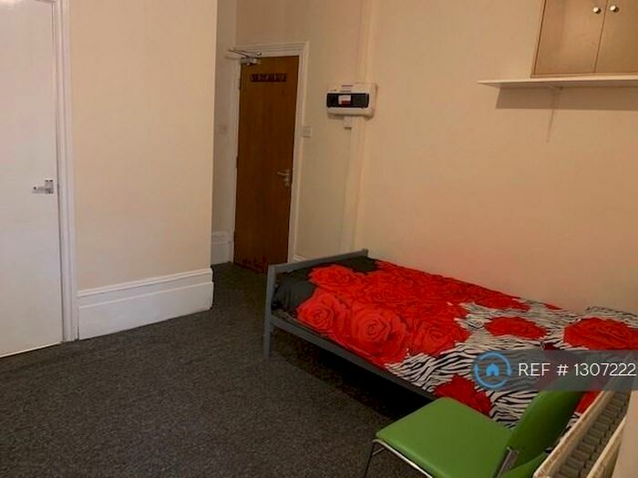 Studio To Rent In Green Lanes, London, N8