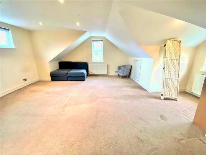 2 Bedroom Flat To Rent In Southfield Road, London, W4