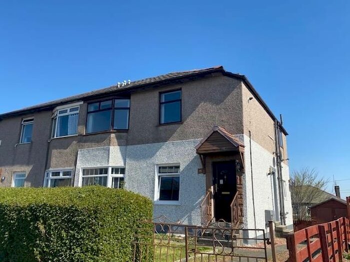 3 Bedroom Flat To Rent In Hartlaw Crescent, Glasgow, G52