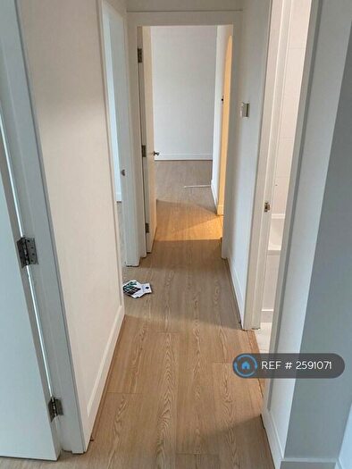 2 Bedroom Flat To Rent In Lyndhurst Lodge, London, E14