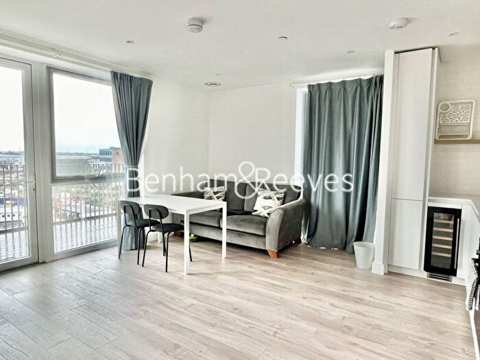 2 Bedroom Flat To Rent In Belgrave Road, Wembley, HA0