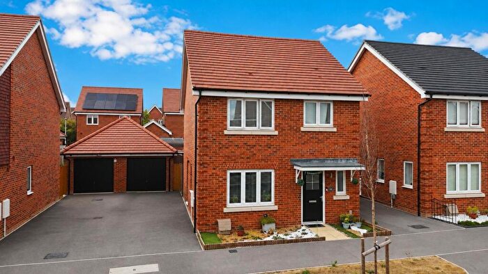 3 Bedroom Detached House For Sale In Shepherd Road, Shinfield, RG2