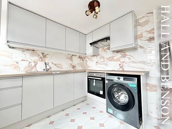 2 Bedroom Apartment To Rent In Peak View, Park Farm Drive, DE22