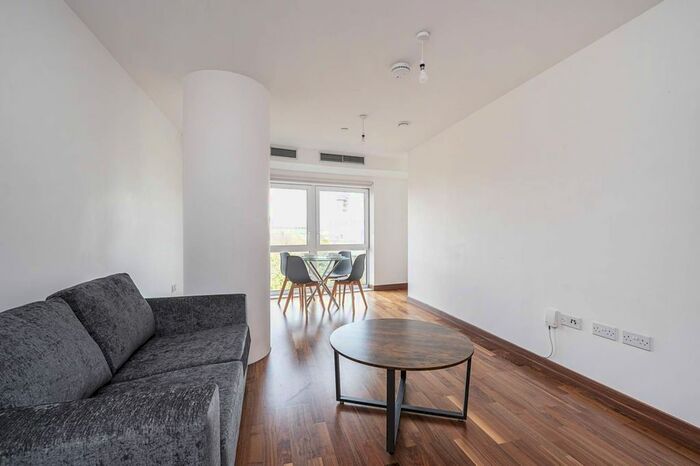 1 Bedroom Flat To Rent In High Street, Stratford, London, E15