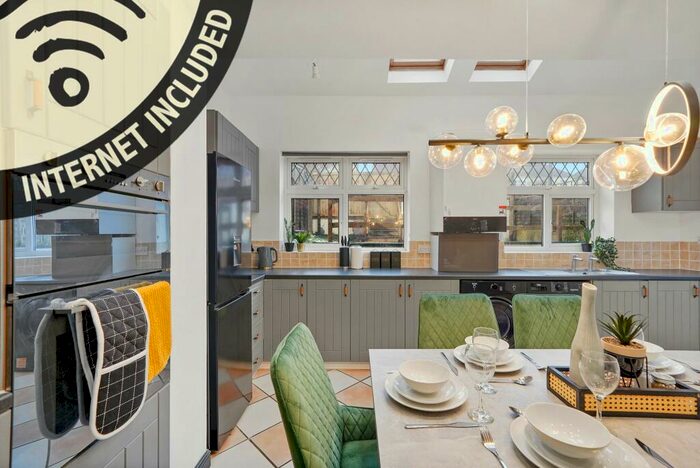 5 Bedroom House To Rent In Syston Way, Bristol, BS15