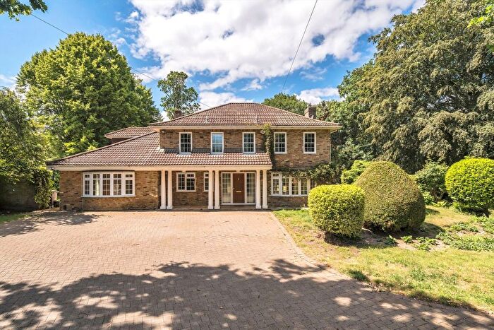 5 Bedroom Detached House To Rent In Old Avenue, Surrey, KT14