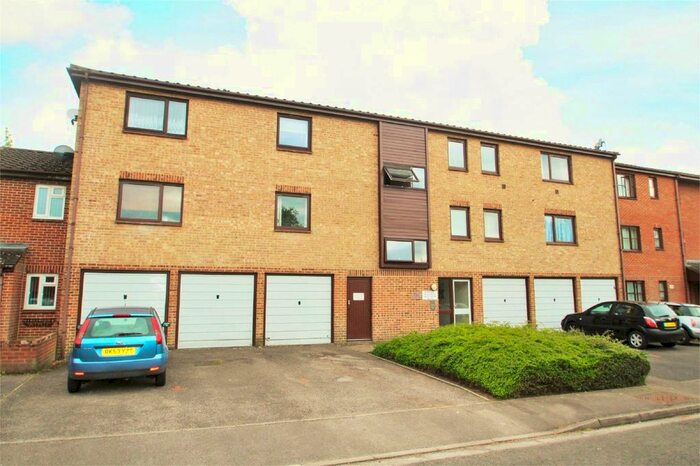 1 Bedroom Flat To Rent In Newcourt, Cowley, Uxbridge, UB8