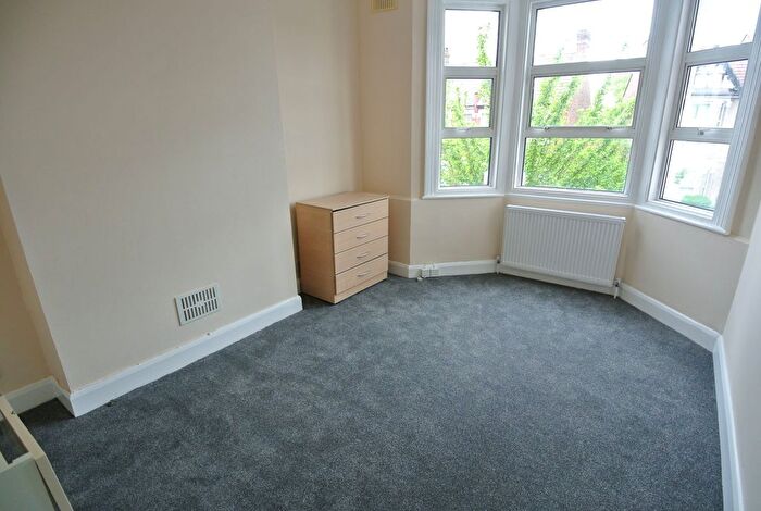 2 Bedroom Flat To Rent In Litchfield Gardens, Willesden, NW10