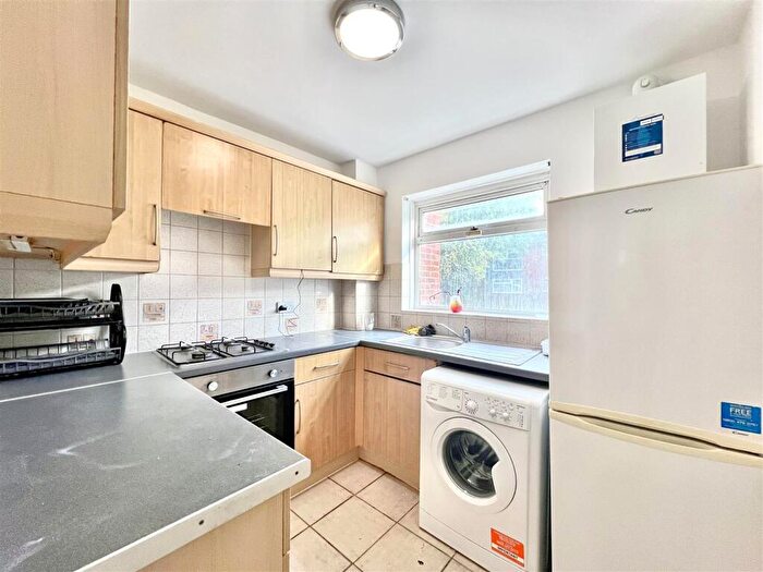 2 Bedroom Apartment To Rent In Welland Close, Slough, SL3