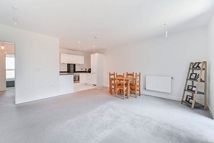 2 Bedroom Flat To Rent In Apple Yard, Anerley, London, SE20
