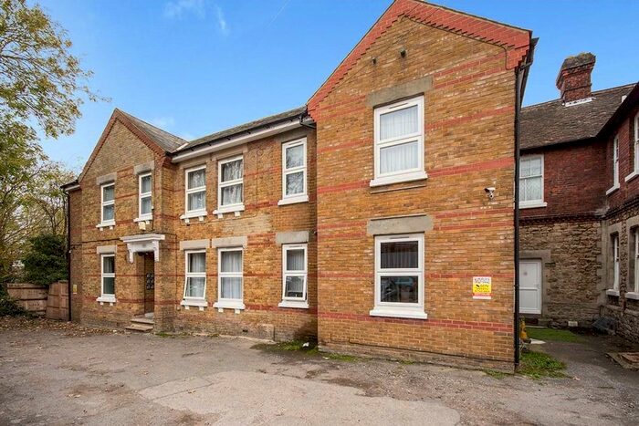Maisonette To Rent In London Road, Maidstone, Kent ME16