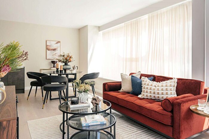 1 Bedroom Flat For Sale In Chiswick High Road, London, W4