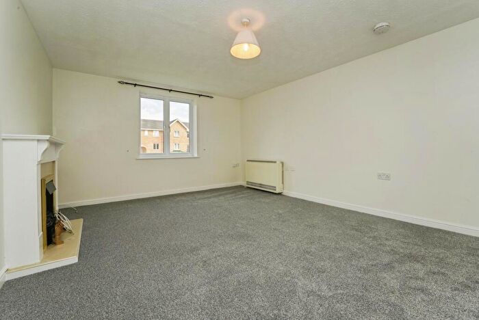 2 Bedroom Flat To Rent In Lloyd Close, Cheltenham, GL51