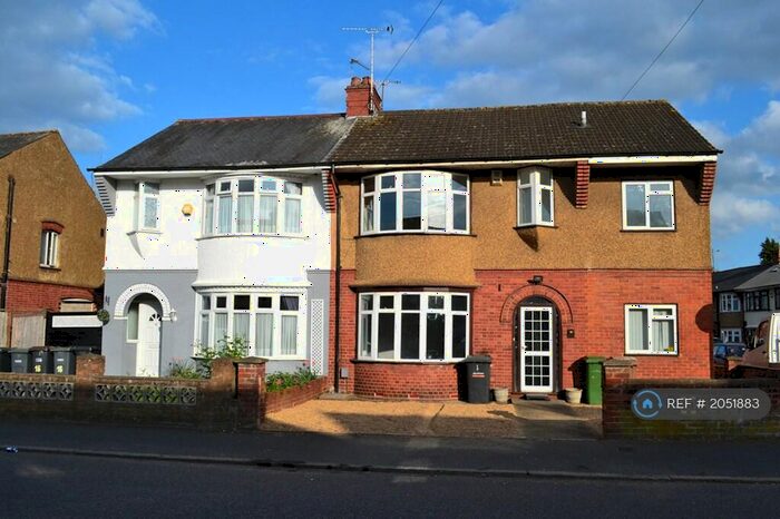 4 Bedroom Semi-Detached House To Rent In Bancroft Road, Luton, LU3