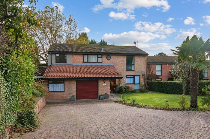 5 Bedroom Detached House For Sale In Barton Crescent, East Grinstead, RH19