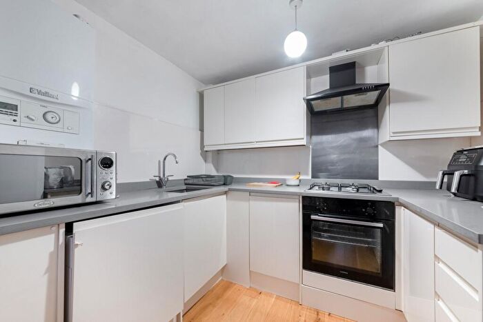 1 Bedroom Flat For Sale In Poplar High Street, London, E14