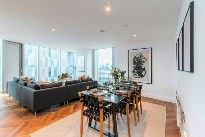 3 Bedroom Apartment To Rent In Deansgate Square, Owen Street Manchester, M15