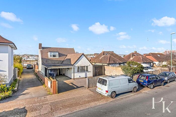 3 Bedroom Detached House For Sale In Riverside Road, Shoreham-By-Sea, BN43