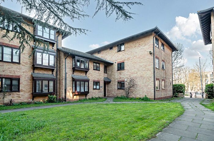 2 Bedroom Flat For Sale In Forest Road, London, E17