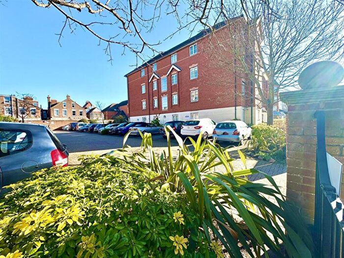 1 Bedroom Retirement Property For Sale In Queens Crescent, Southsea, PO5