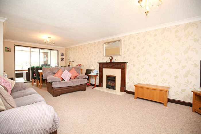 3 Bedroom Detached House For Sale In Windmill Road, Atherstone, CV9