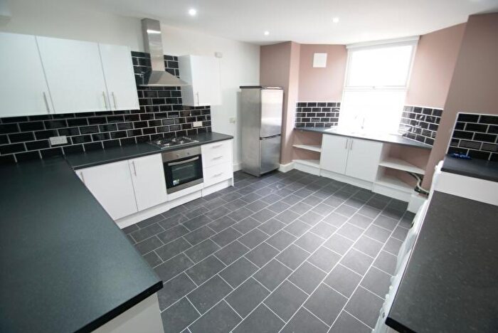 6 Bedroom Terraced House To Rent In Ebberston Terrace, Hyde Park, Leeds, LS6