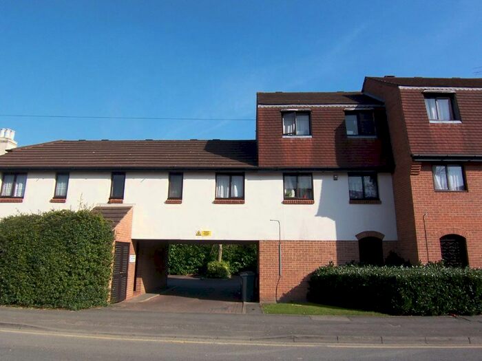 Studio To Rent In Victoria Street, Slough, SL1