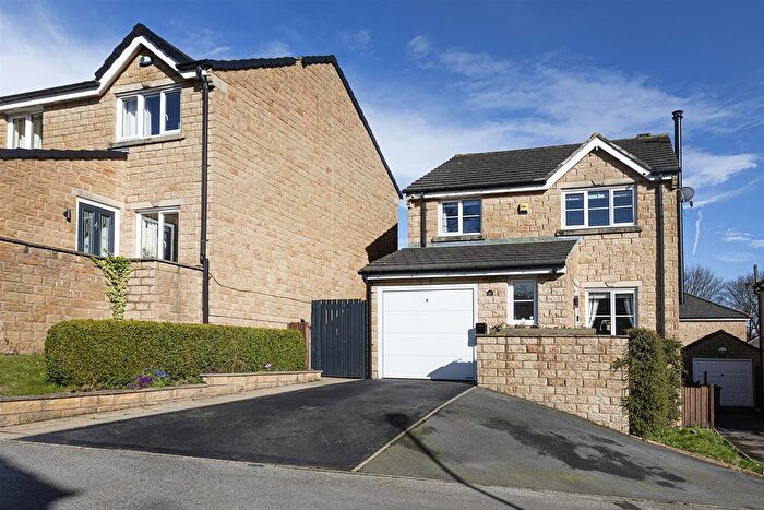 3 Bedroom Detached House For Sale In Wellfield Road, Huddersfield, HD3
