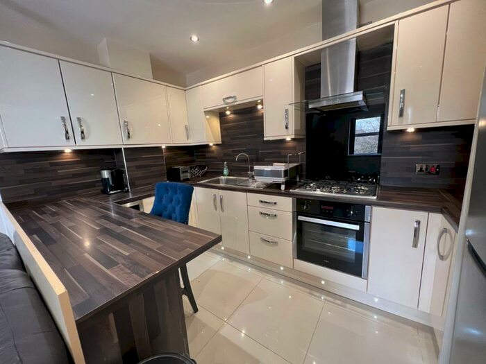 2 Bedroom Flat To Rent In Stanmore Road, Birmingham, West Midlands, B16