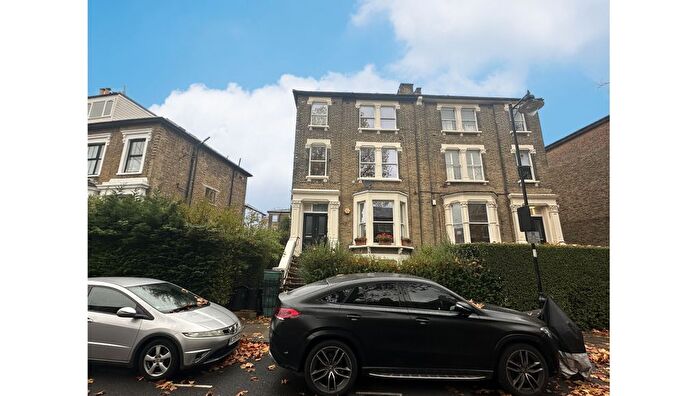 2 Bedroom Flat For Sale In Flat B, Pemberton Gardens, Upper Holloway, London, N19