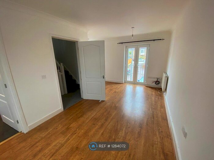 2 Bedroom Terraced House To Rent In The Square, Truro TR2