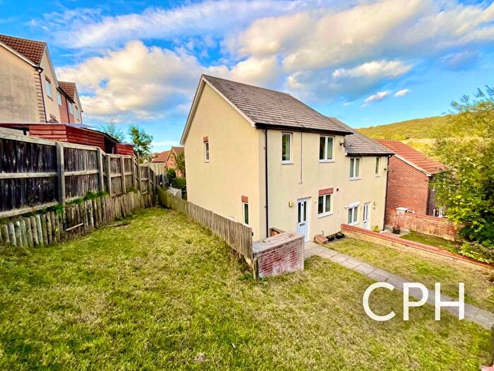 3 Bedroom Semi-detached House For Sale In Spencer Way, Scarborough, YO12