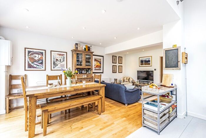 2 Bedroom Flat For Sale In Hitherfield Road, Streatham, London, SW16
