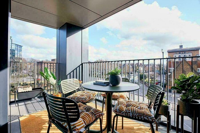 3 Bedroom Apartment To Rent In Park Lane, South Croydon, Surrey, CR0