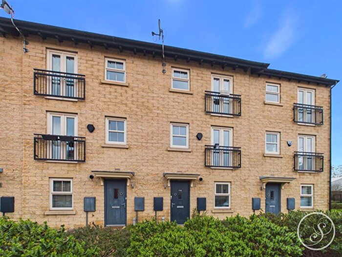 2 Bedroom Terraced House To Rent In Holts Crest Way, Leeds, LS12