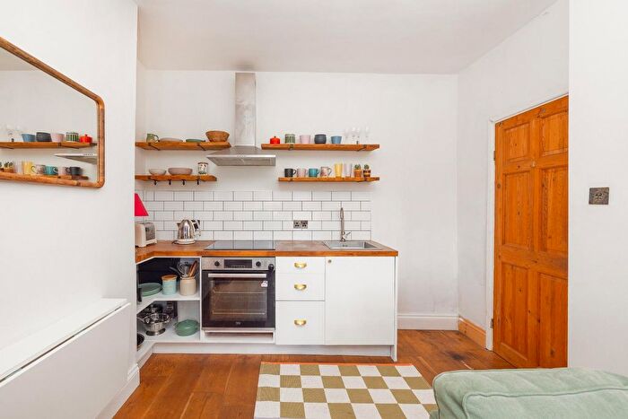 2 Bedroom Flat For Sale In Hill Avenue, Victoria Park, BS3